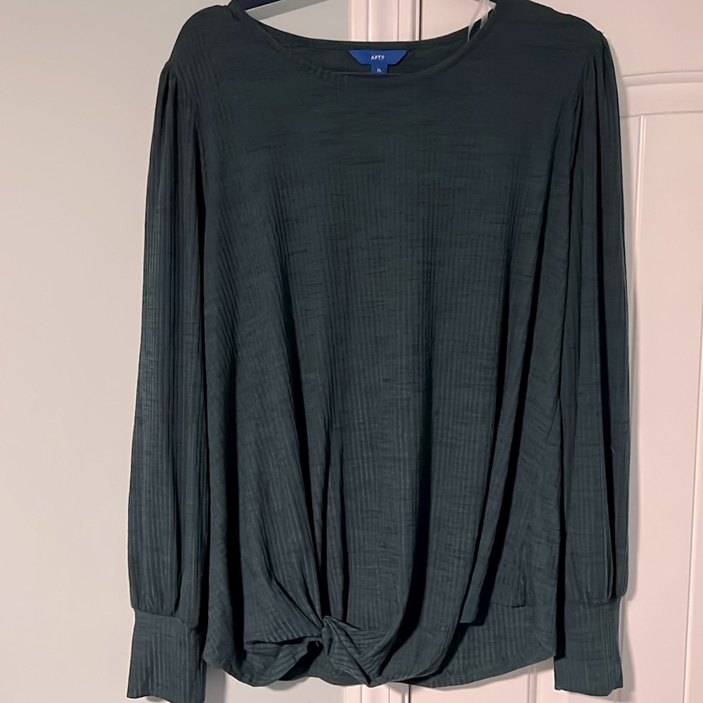 Long bubble sleeve, knot front shirt.
